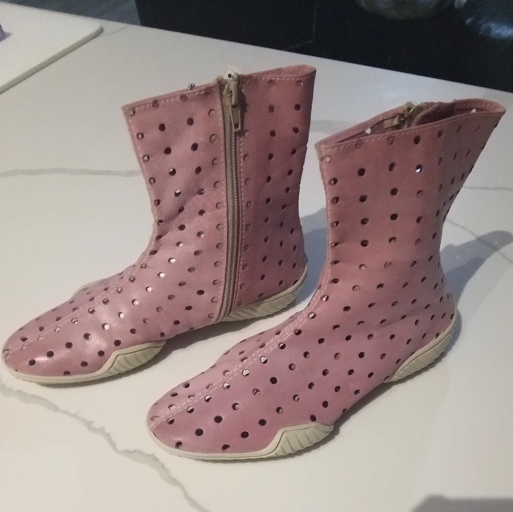 Pink Perforated Patagonia Leather Ankle Booties | Zipper Moto Comfort Flats Sz 6